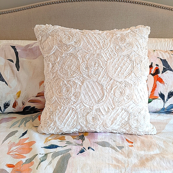 Z Gallerie Bedding Z Gallerie White Floral Pillow Cover Poshmark